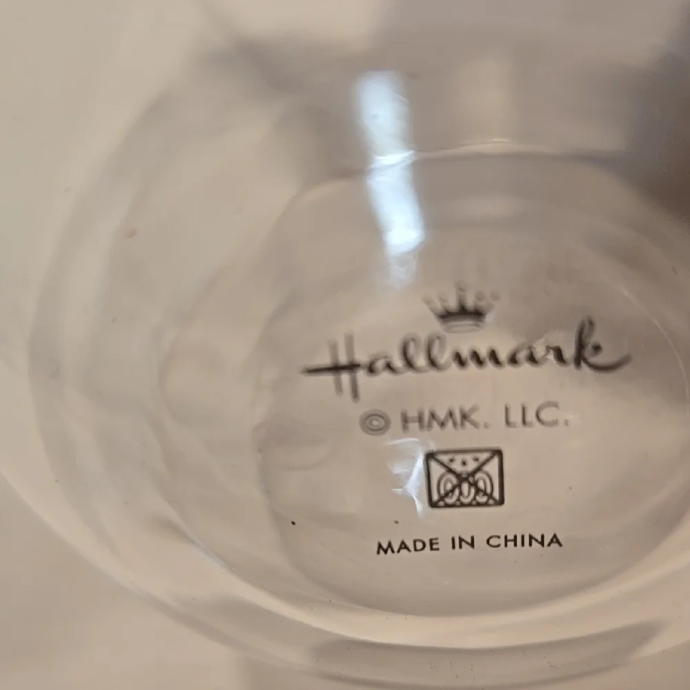 Festive VIP Hallmark Holiday Wine Glasses - Picture 3 of 6